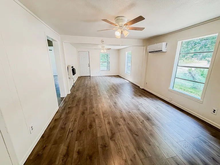 318 Harvard St — Photo 4