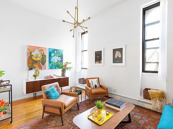 3rd image of 300 E 4th St APT 2D