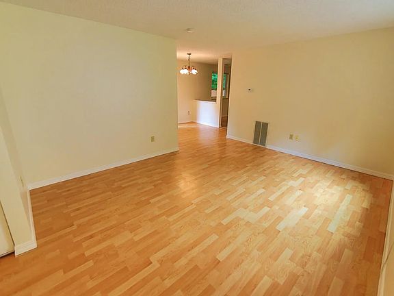 3rd image of 10526 160th Ave NE