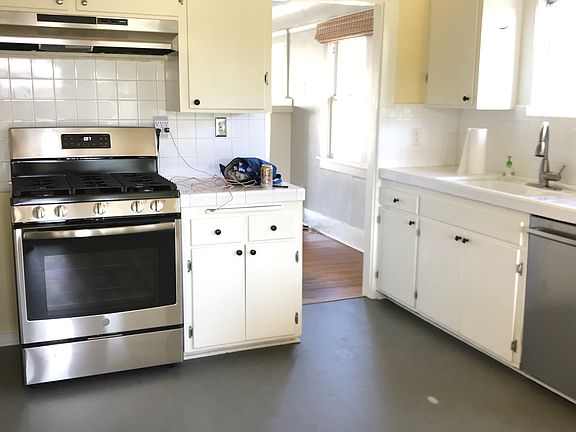 3rd image of 3376 Bancroft St