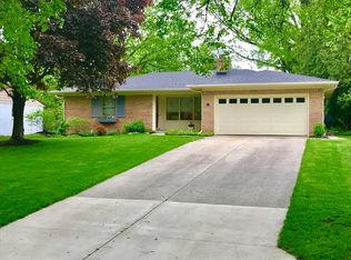 22 Worcester Dr NE, Grand Rapids, MI 49503