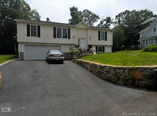 25 Hillview St, Bridgeport, CT 06606
