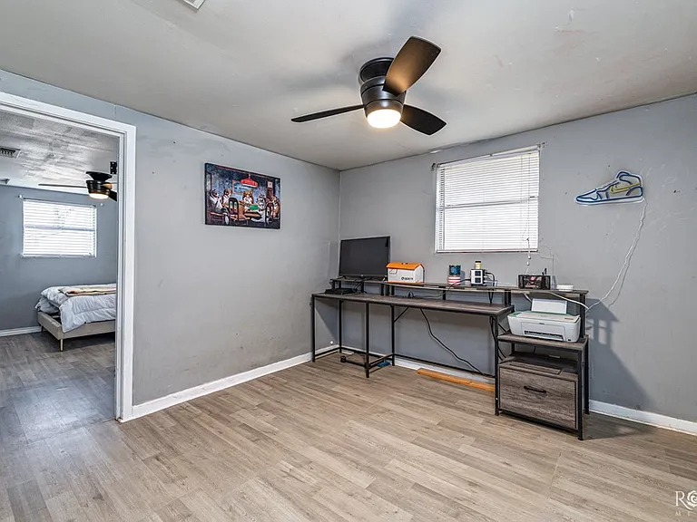 226 W Avenue M — Photo 9