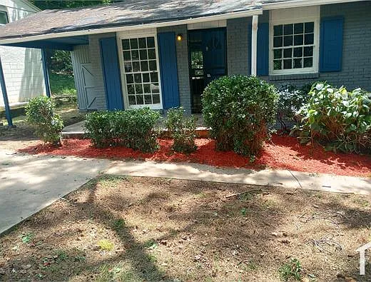5 bed, 1350 sqft, $1,900 — Photo 2