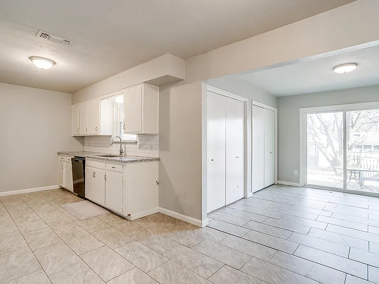 109 SE Dian St — Photo 19