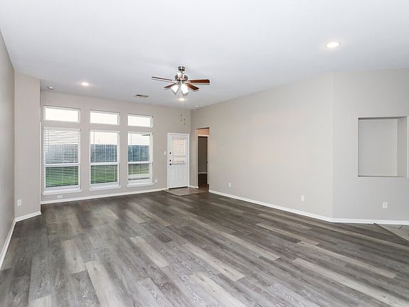3rd image of 1902 Walnut Green Cir