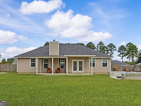 2nd image of 211 Cyane Ln