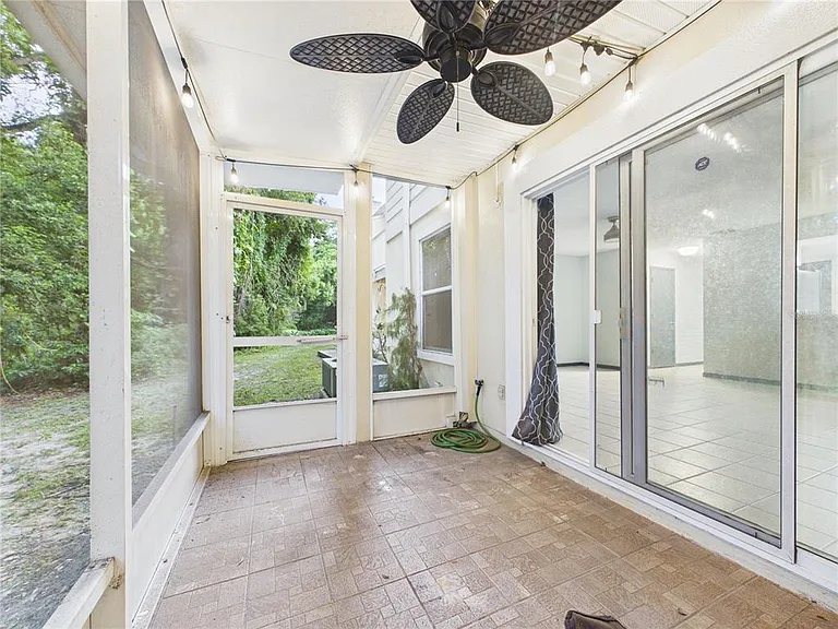 11239 Cedar Hollow Ln — Photo 46