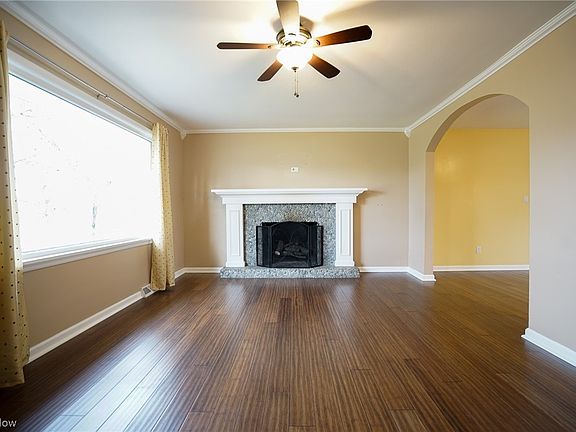 3rd image of 411 Hood Dr