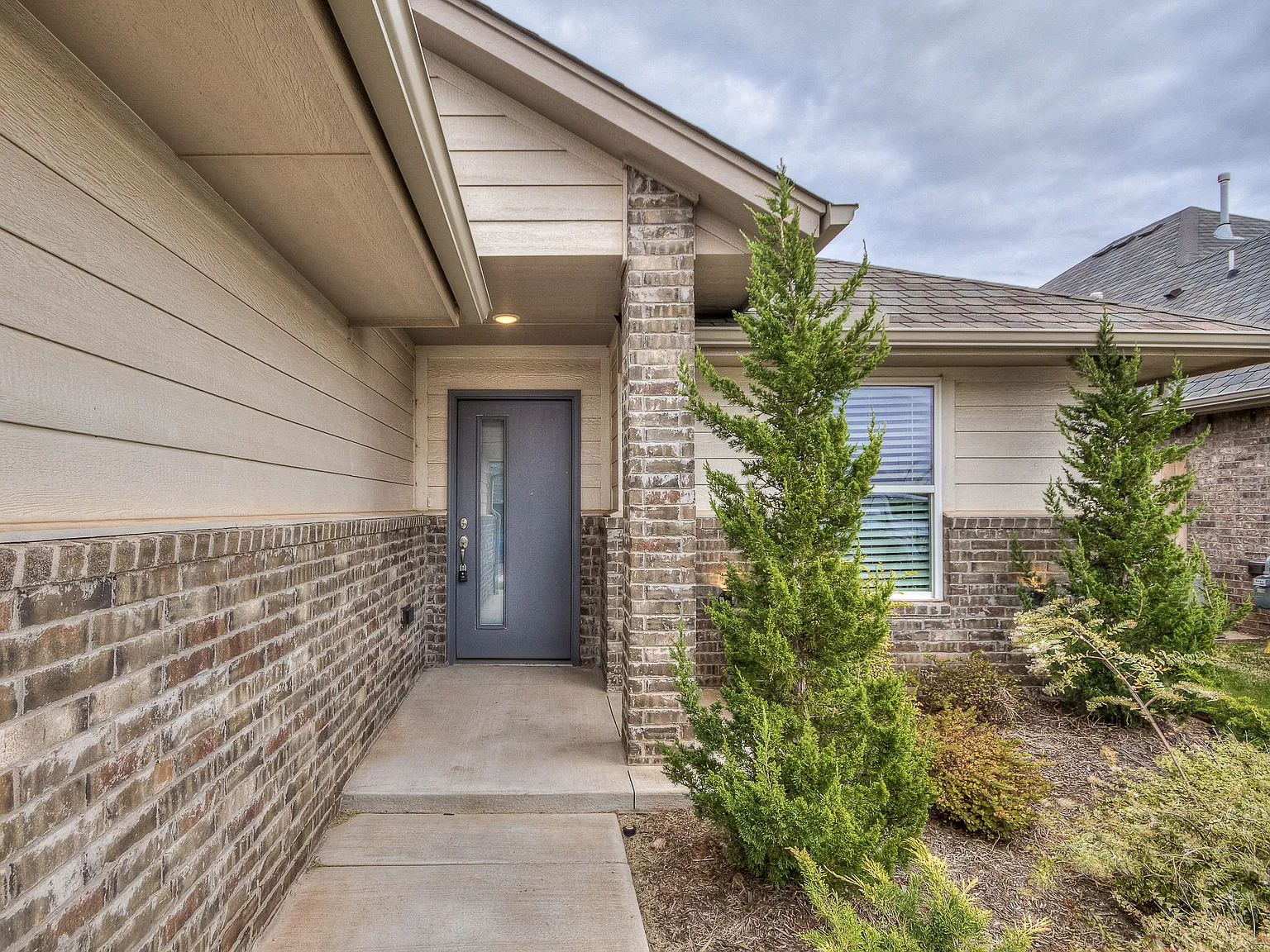 4 bed, 2058 sqft, $2,850 — Photo 4