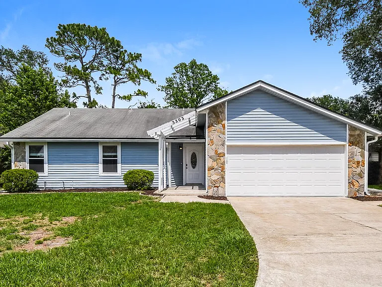 3303 Hampstead Dr — Photo 1