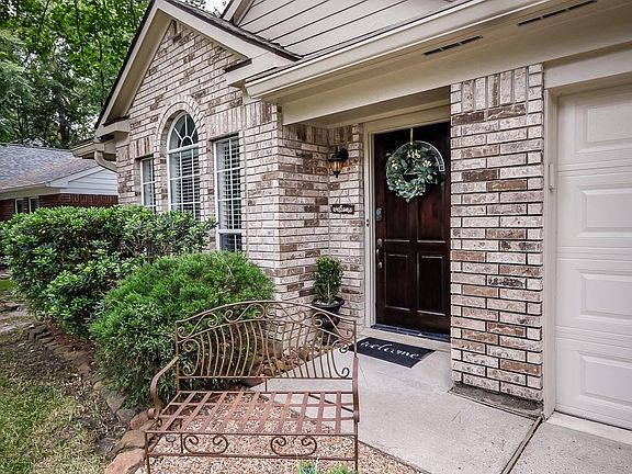 4th image of 36 Fallenstone Dr