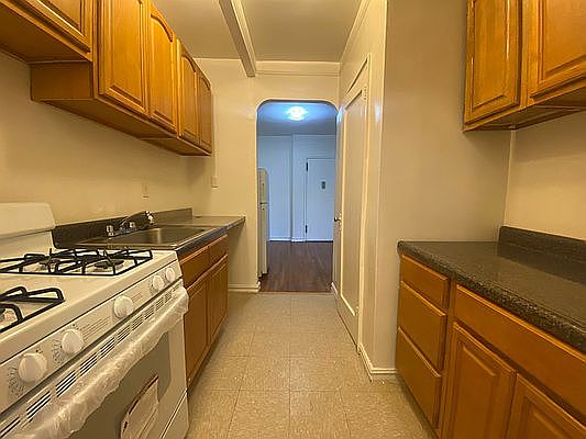 5th image of 67-70 Yellowstone Blvd #4R