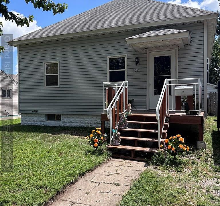 1st image of 109 E 16th St