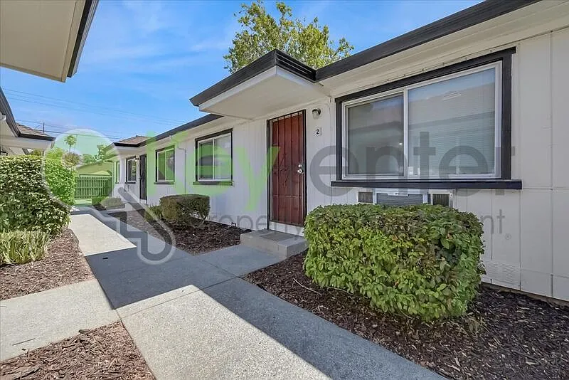 2 bed, 1.0 bath, 650 sqft, $1,400 — Photo 1