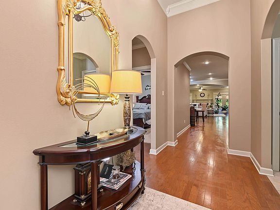 4th image of 9 Forest Valley Ln