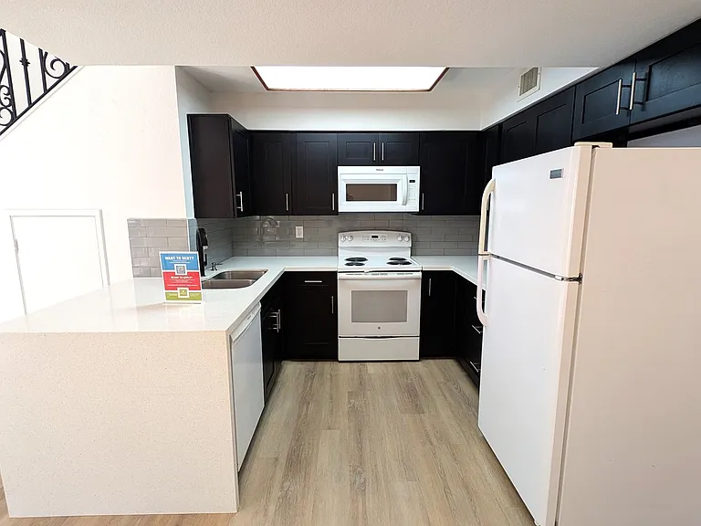 602 N May St #67 — Photo 12