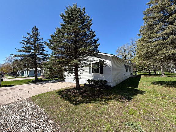 2nd image of 1681 Sycamore Dr