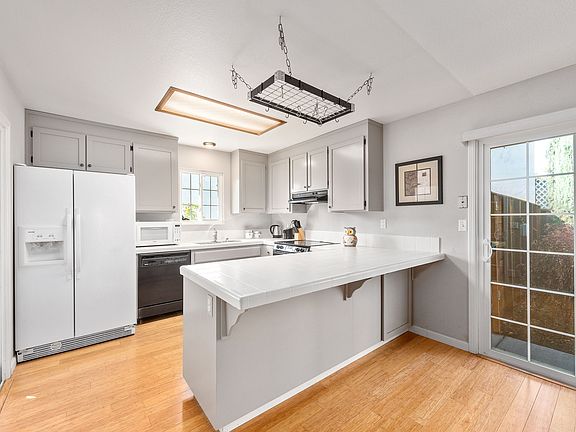 5th image of 153 Southview Ct