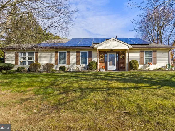 102 Carriage Hill Ct, Columbus, NJ 08022