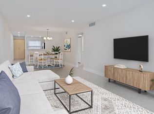 1090 Guildford E, Boca Raton, FL 33434