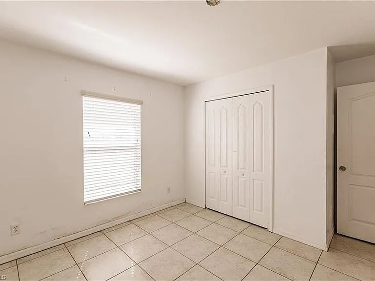 1627 NE 7th Pl — Photo 20