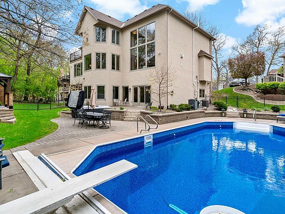 2nd image of 1504 Summit Oaks Ct