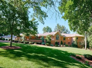 3 Forest Hills Dr, Washington, MO 63090