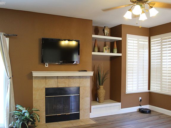 5th image of 555 Chateau Way