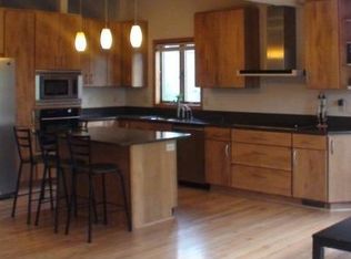 1566 Lakeview Curv, Eagan, MN 55122