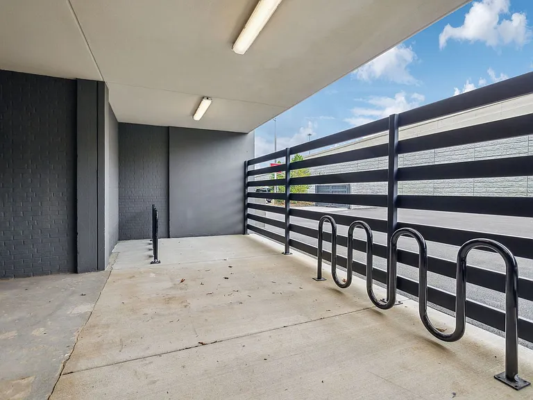 West 6th Apartments — Photo 15