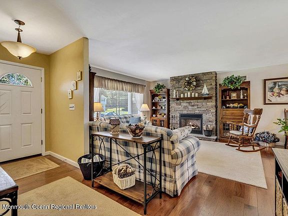 5th image of 1584 Sea Island Dr
