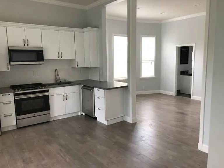 828 Milton St — Photo 1
