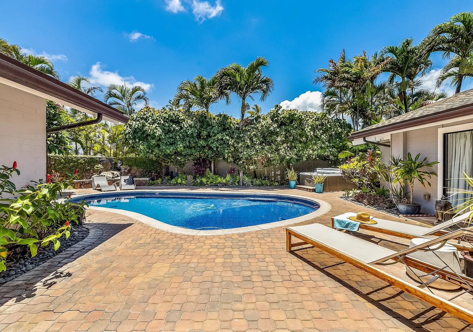 Hale Ohana: Bright Kailua Retreat w/hot tub, Lush Tropical Pool, Walk to Beach — Photo 1