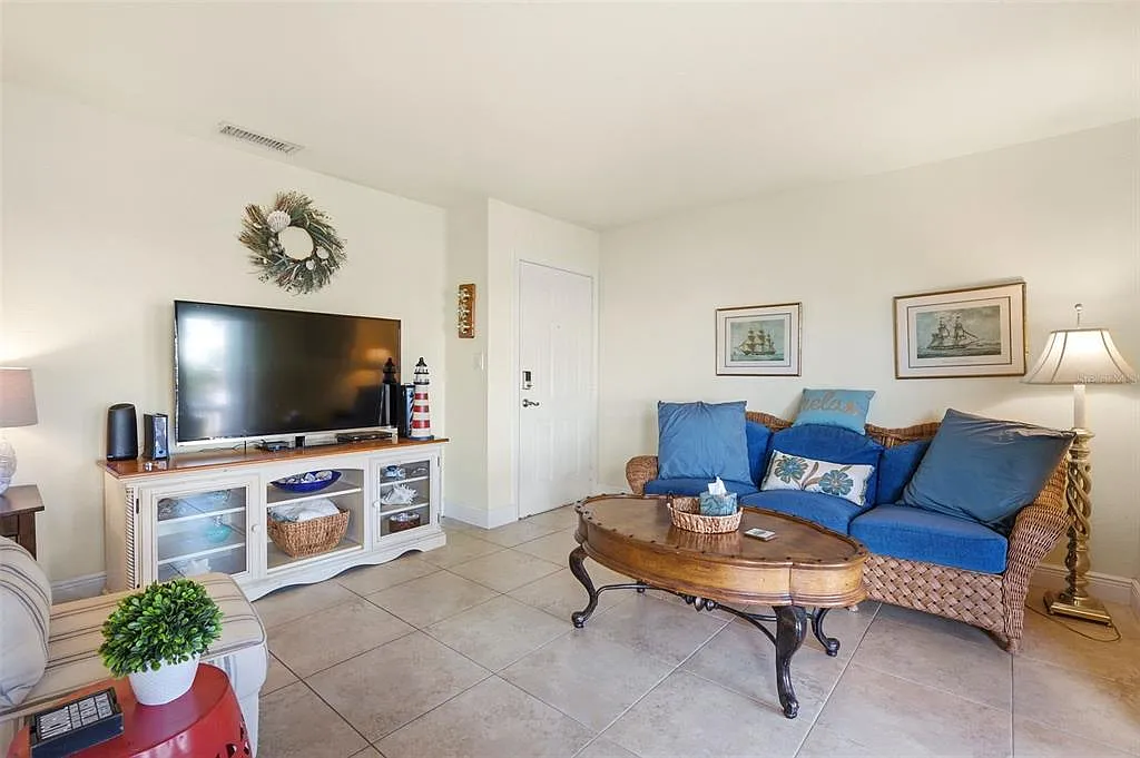 2 bed, 1.0 bath, 720 sqft, $2,850 — Photo 4