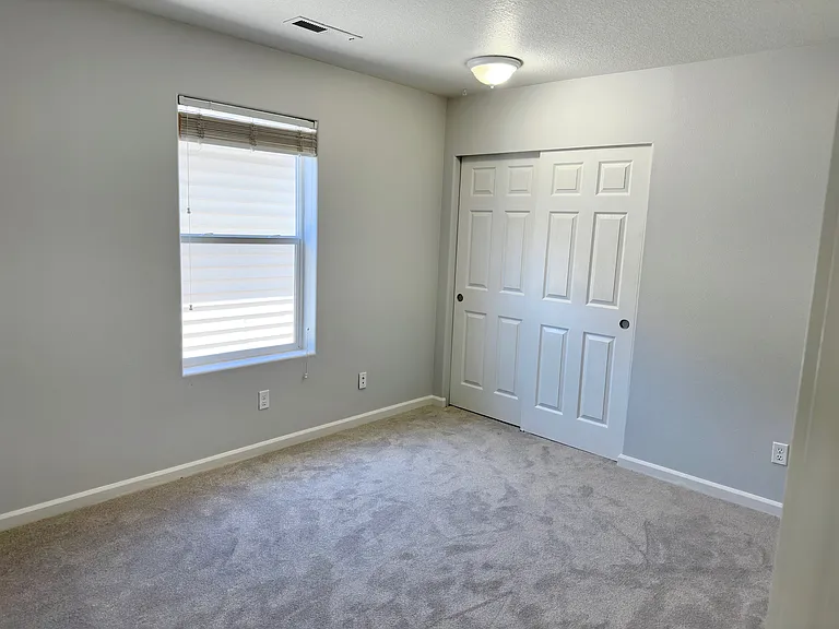 220 NE 57th Ave — Photo 11