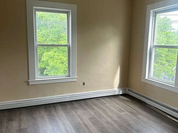 5th image of 19 Dewey St Floor 2
