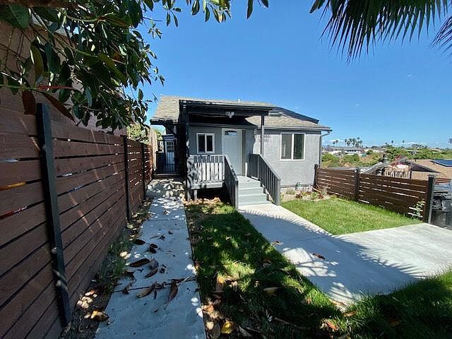 Gorgeous private front yard hardscape