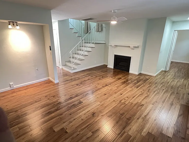 1910 W Palmyra Ave #92 — Photo 3