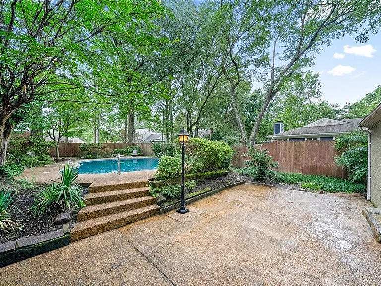 1380 Poplar Estates Pkwy — Photo 4