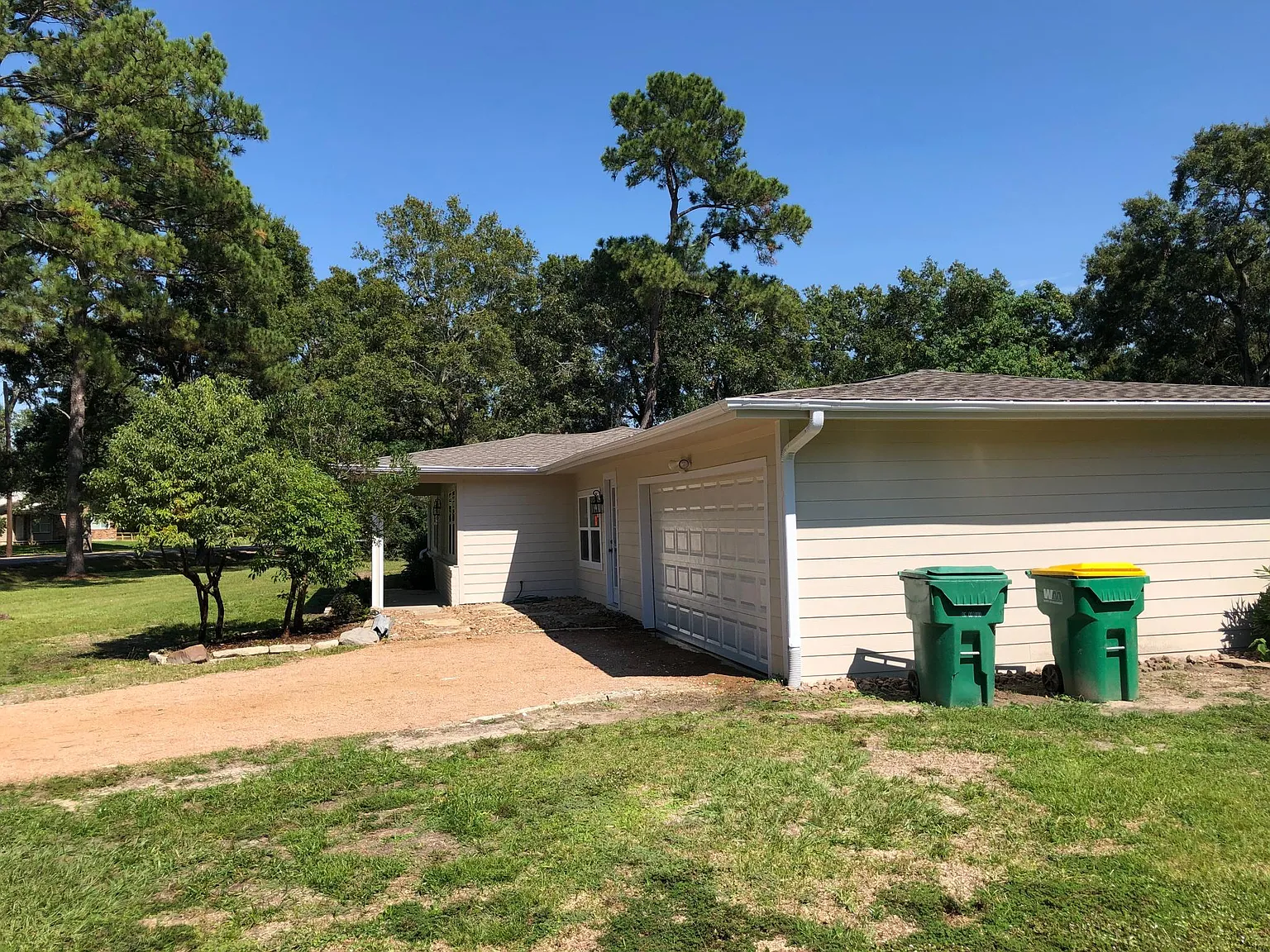 4 bed, 2076 sqft, $2,200 — Photo 4
