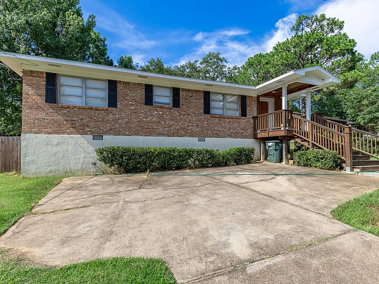 7099 Pine Hill Rd — Photo 2