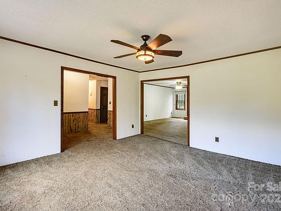 5th image of 307 Heather Ln