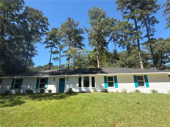 833 S Hiawatha Trl, Pineville, LA 71360