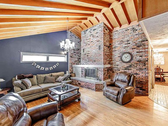 3rd image of 207 Camellia Dr