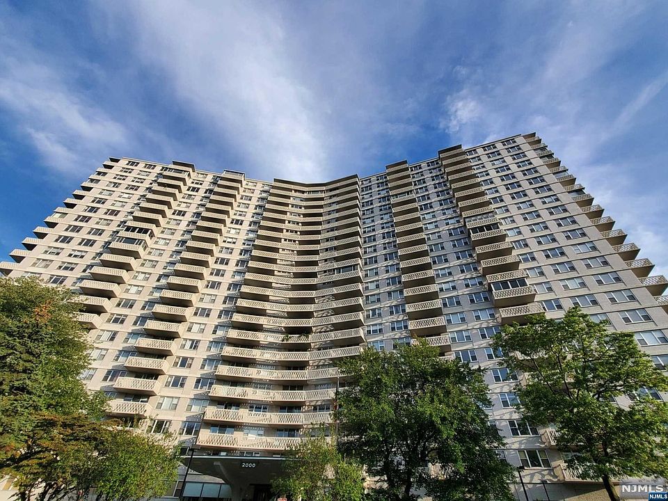 1st image of 2000 Linwood Ave APT 16G