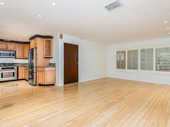 5th image of 1701 Anacapa St Unit 3