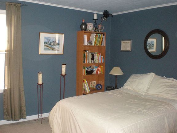 4th image of 127 Columbia Dr