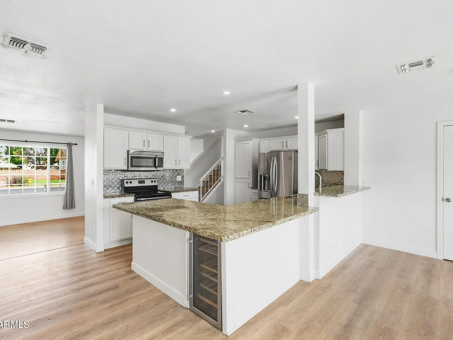 5 bed, 3.0 bath, 1973 sqft, $4,000 — Photo 4