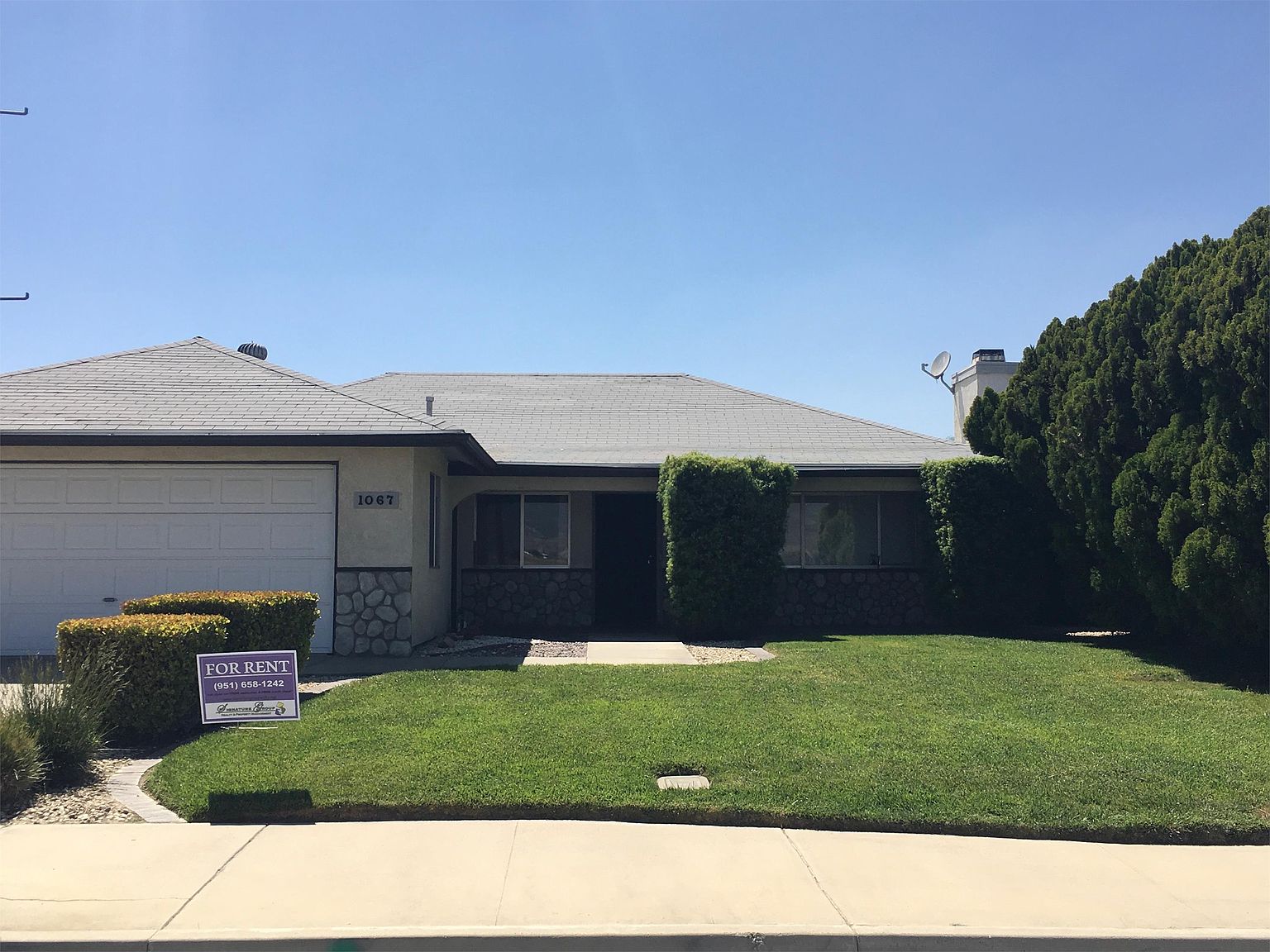 1067 N Hemet St, Hemet, CA 92544 Zillow